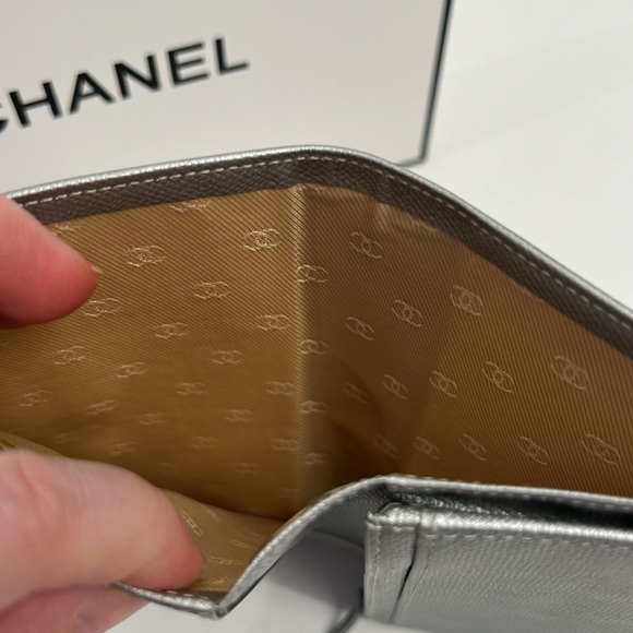 Chanel Silver Long Wallet Authentic 10572753 in Prestine condition - Picture 8 of 16